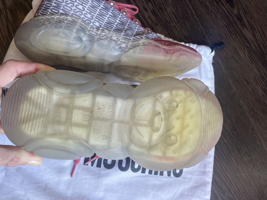 Кецове Moschino Couture,Чехли Versace и кецове Yamamoto