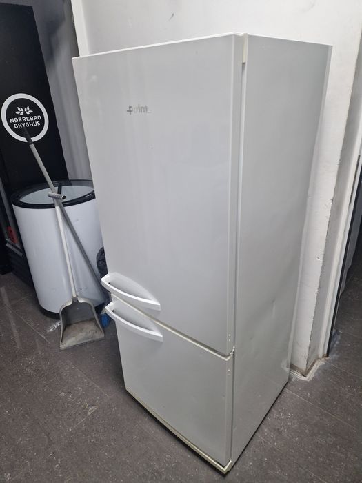 Хладилник с фризер Point A++ 155 см