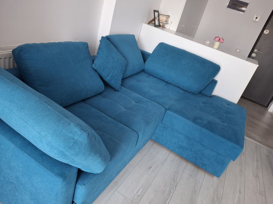 Coltar, care se poate extinde. Masuratorile sunt in cm utili, adaugat plus 10 cm in laterale. Produsul este ca si nou, nu mai vechi de 1 an.