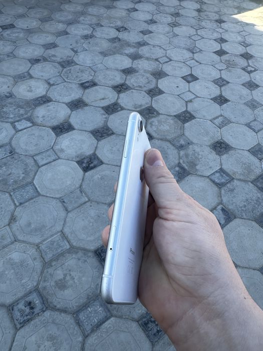 Продам iPhone XR 64g/79%