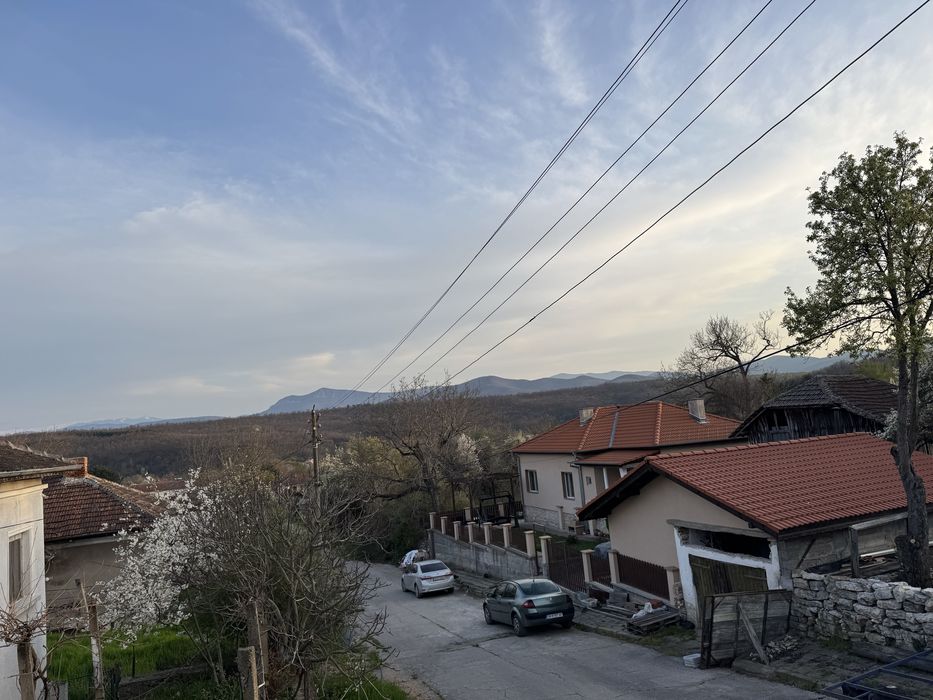 Къща на два етажа в село