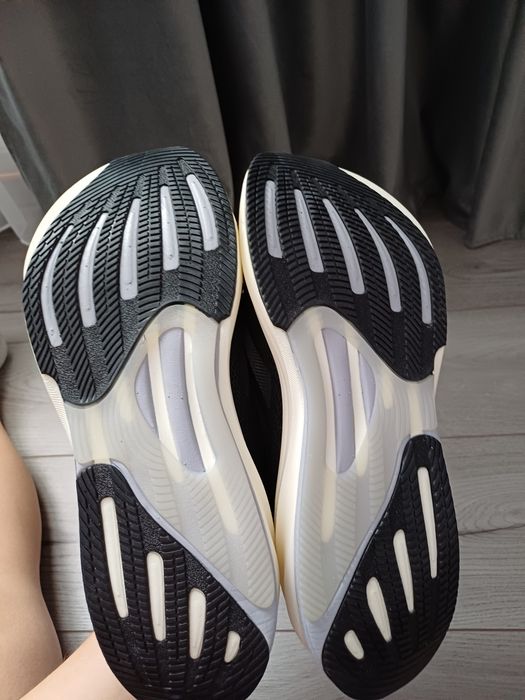 Adidas Supernova, fara cutie