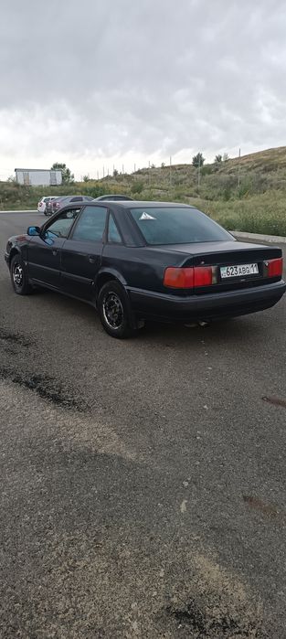 Машина ауди 100 с4