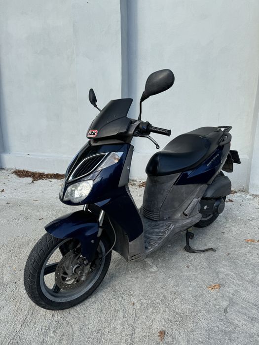 Vand scutere 49, 125, 200