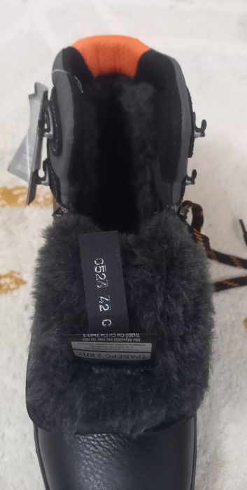 Продаю спец.обувь