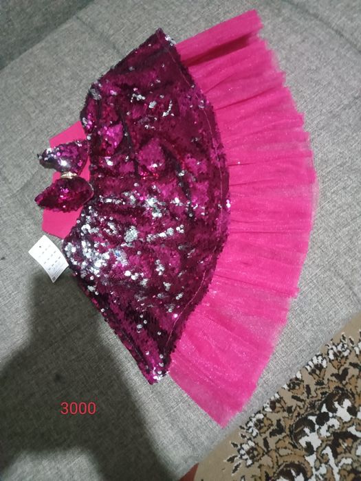 Продам, нарядные платья на девочьку