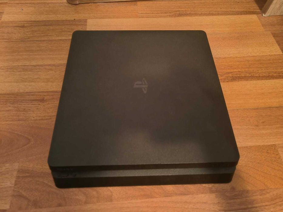 Consolă PlayStation 4 (PS4) 1TB + 2 Controllere + 2 Jocuri – Stare buna!