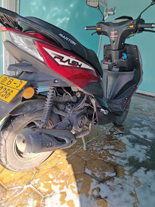 Scuter Barton Flash 1 gri, 1 rosu, an fabricatie 2024,49cc