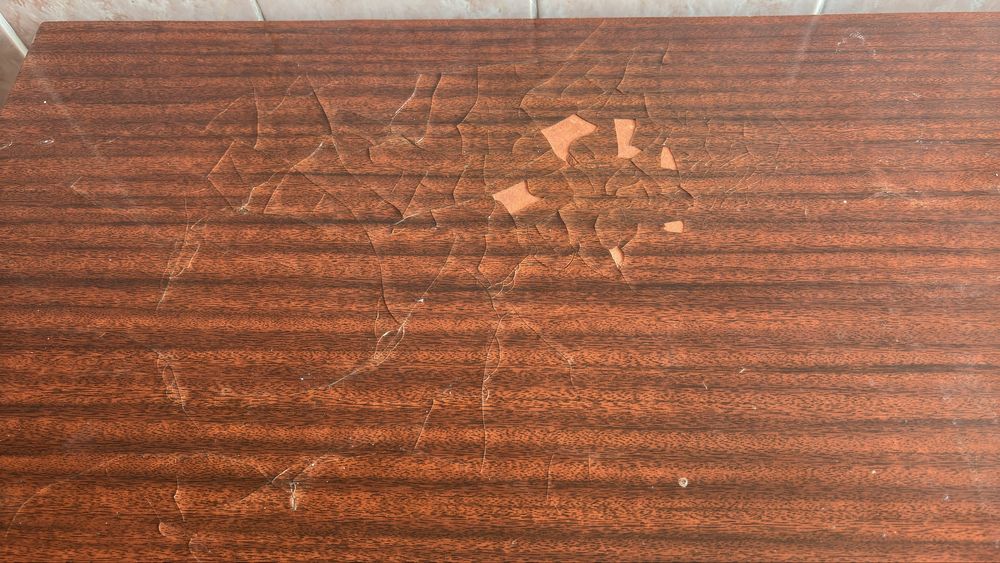 Продам стол                    .