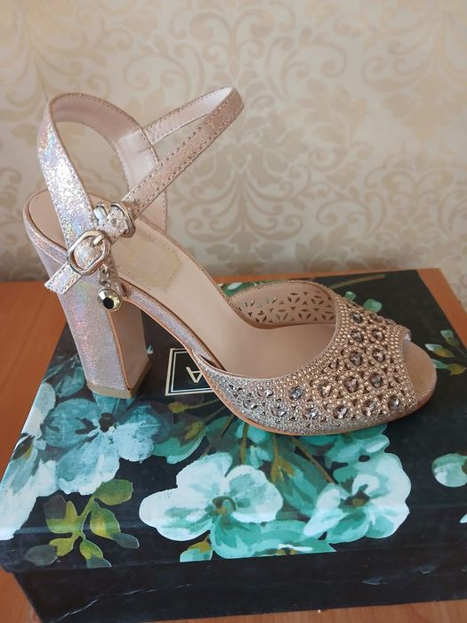 Продам туфли летние