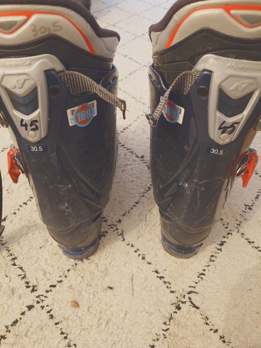 Vând Clăpari Nordica mărimea 45 (30.5)