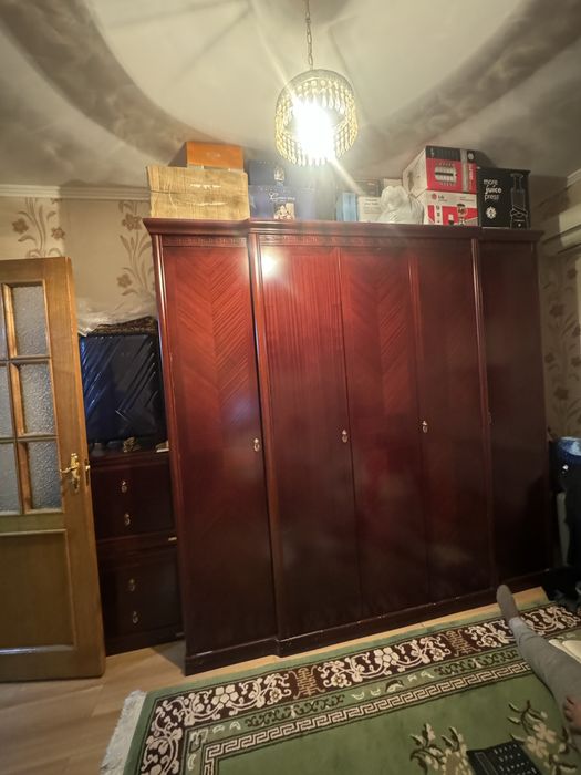 Спальный гарнитур с комодом и зеркалом