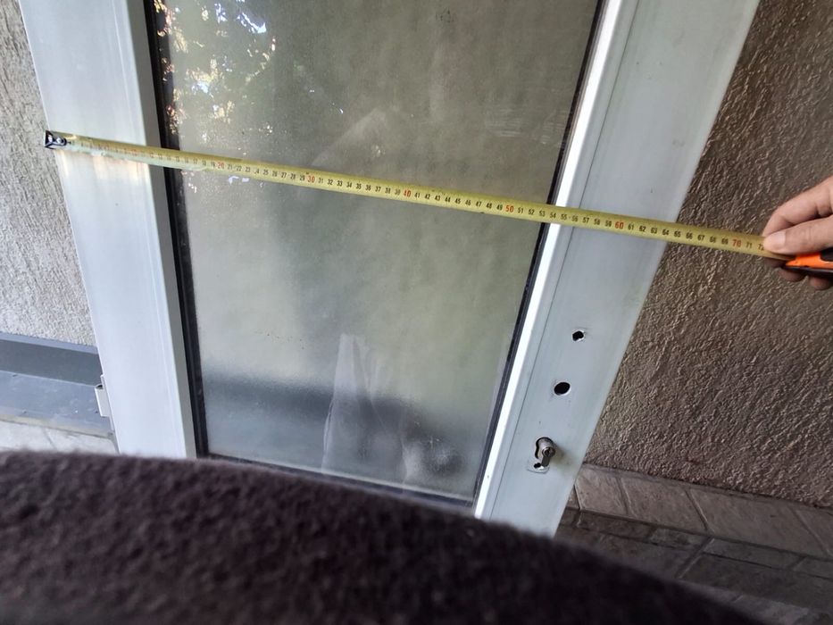 Usi de termopan aproape noi