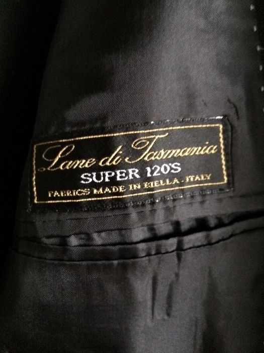 Костюм мужской классический цвет черный, б/у, производство Италия.