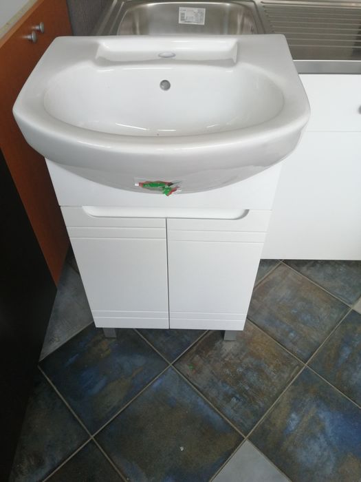 Нов Шкаф с мивка за Баня пвц водоустоичив 51/43