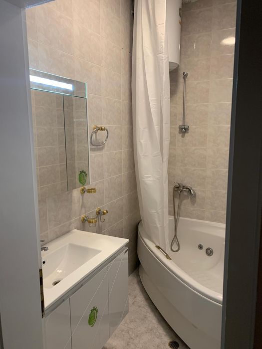 Дава се под наем Тристаен апартамент в София, Център - 112 кв.м за 1200 € - Снимка #9