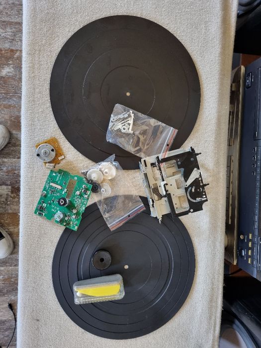 Pachet 2 buc Slipmat pickup, platane, componente minidisc Sony, etc