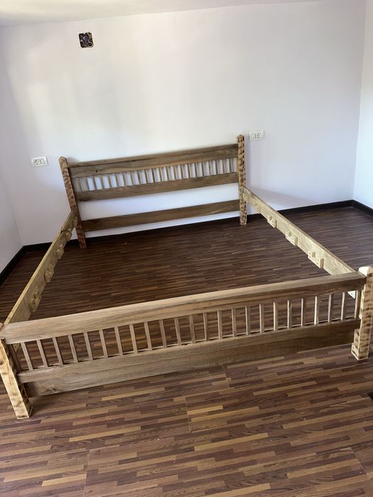 Pat matrimonial din lemn masiv de nuc – lucrat manual