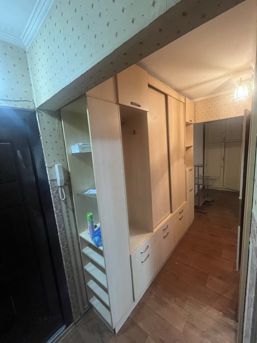 Срочно продам шкафы,кровати и тумбочки