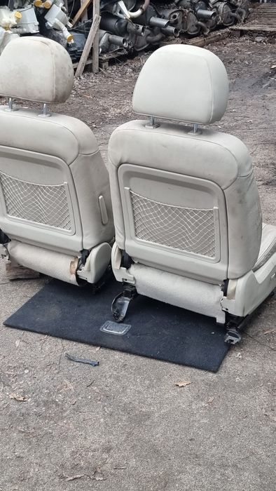 Сидение передние на Subaru Outback  .