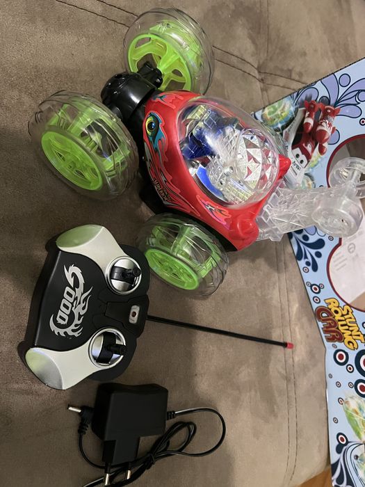 Кола с дистанционно на батерии и зарядно луда кола