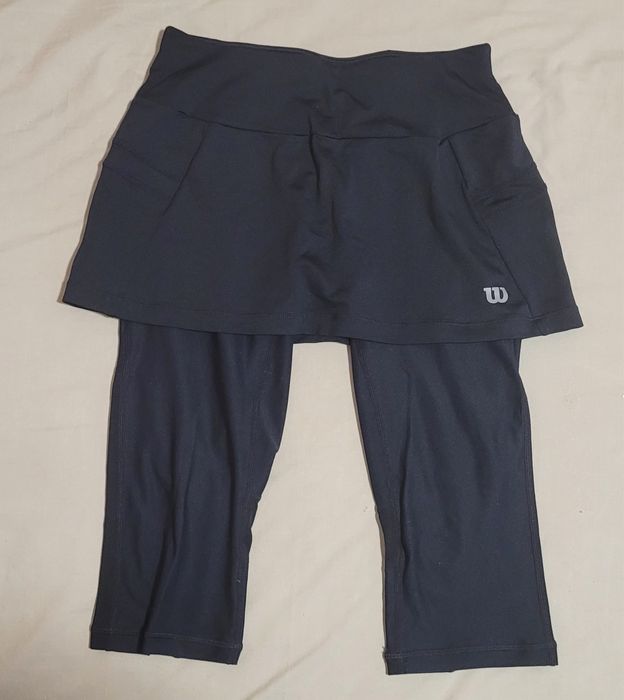 Продавам спортна пола с клин.