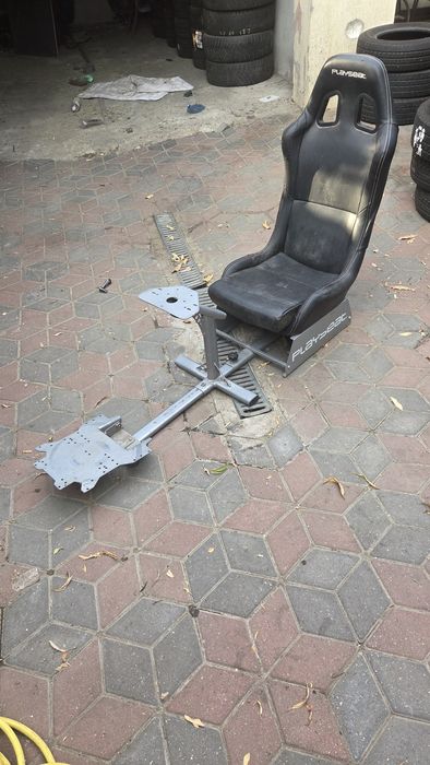 Vand scaun de gaming marca playseat