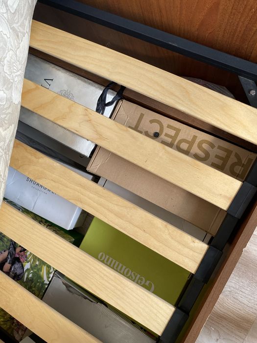 Кровать с матрасом