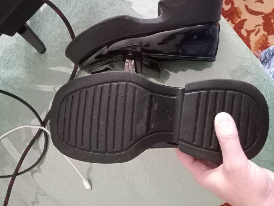 Продам лоферы женские 38р