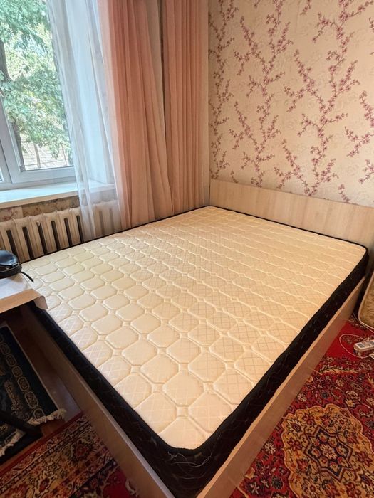 двуспальная кровать
