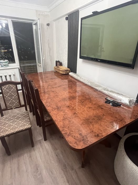 Продается Гостевой стол со стульями