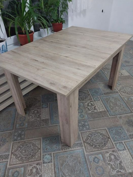 Продам стол обеденный