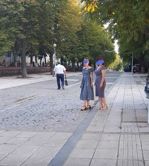 Официална сива рокля