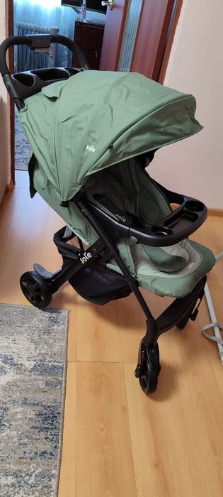 Продаётся коляска joie