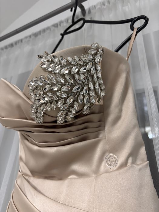 Vand rochie facuta pe comanda