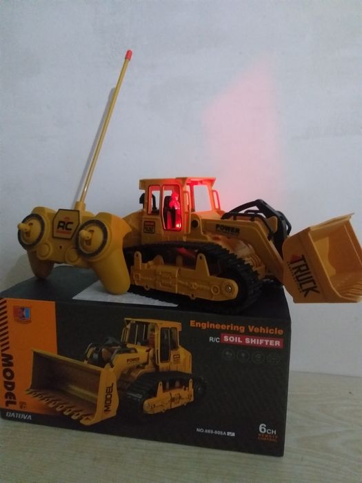 Бульдозер на пульте управления