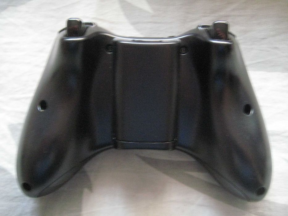 Продавам оригинален контролер за XBOX 360