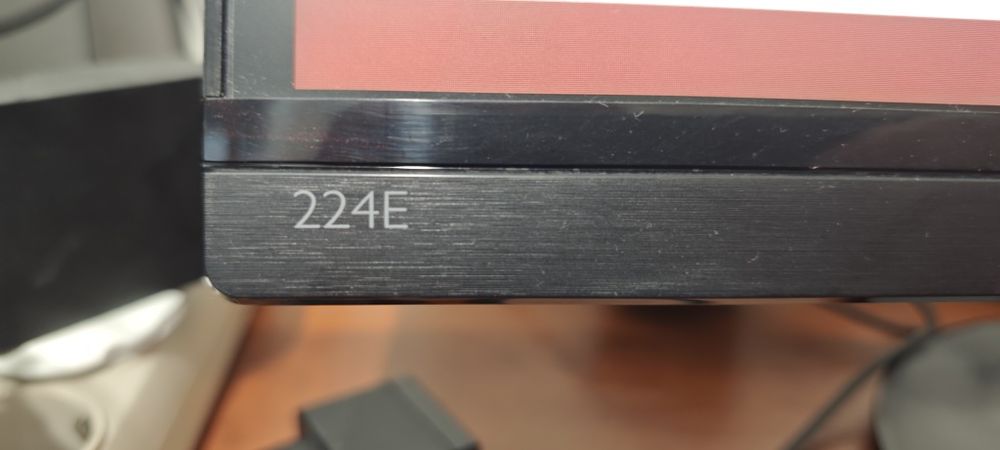 Монитор Philips 224E