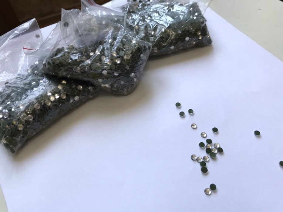 Стразы 3мм термоклеевые