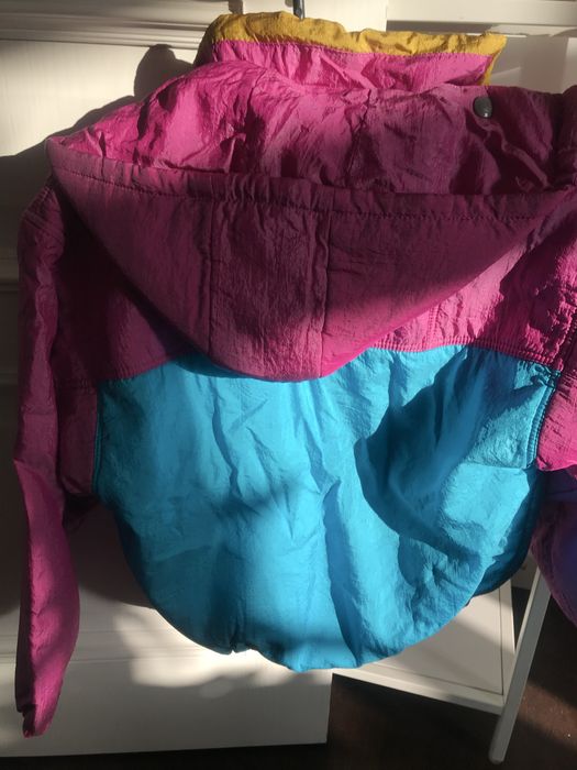 Продам новую куртку на весну для девочки