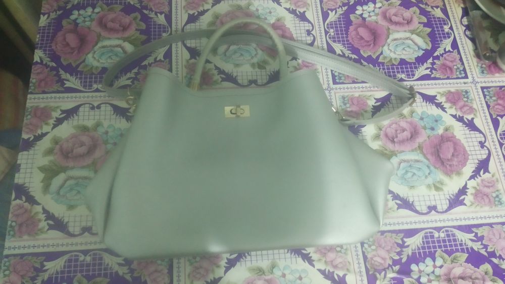 Продам сумку женскую красивую  недорого