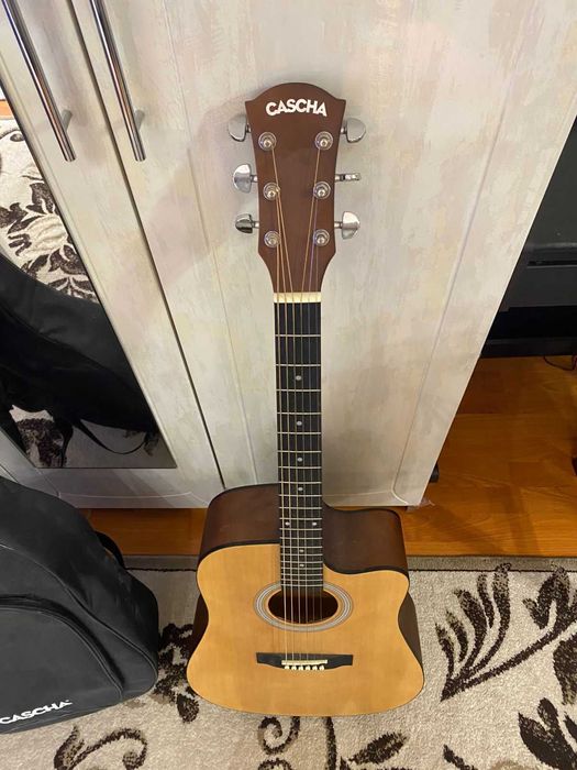 Продам акустическую гитару CASCHA