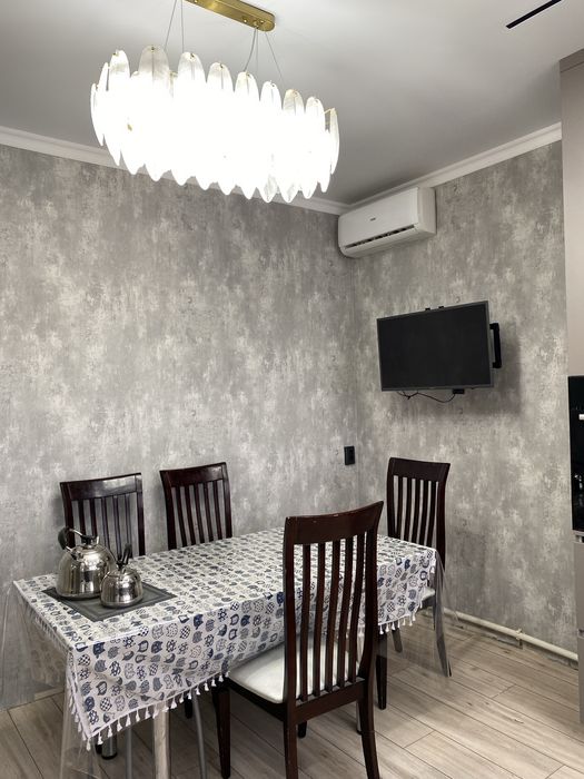 Поклейка обоев. Линолиум. Ламинат