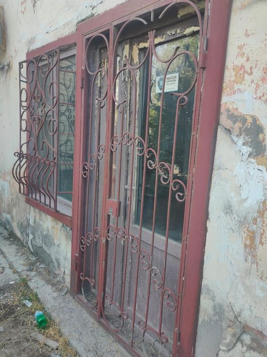 Кованые решетки и кованая дверь