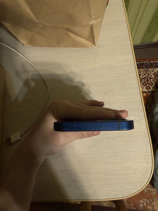 Продам iPhone 12