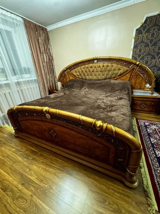 Королевский спальный гарнитур