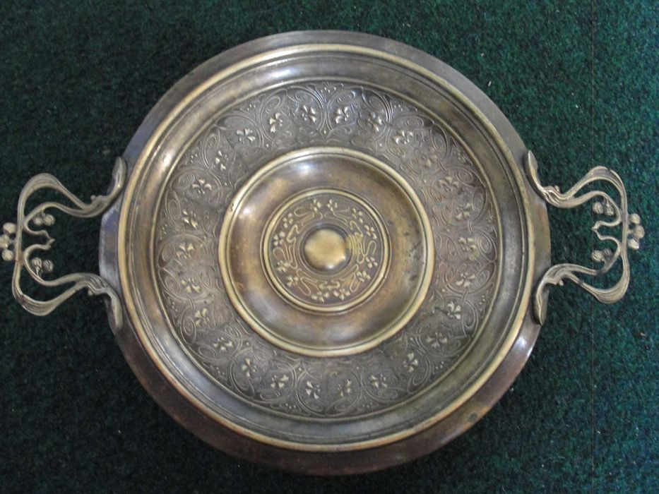 Fructiera ,tava din metal,perfect estetica si functionala,semnata