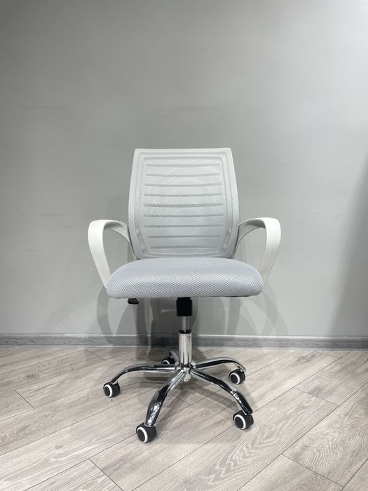 Офисное сеточное кресло модель Task
