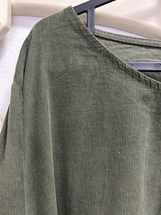 Прекрасна рокля тип-балон, цвят маслено зелено.