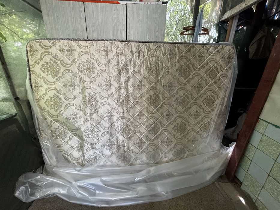 Продам матрас ортопедический  200x150 состояние отличное